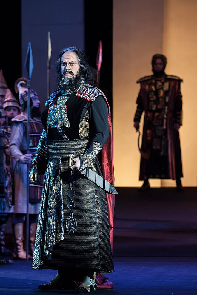 Александр Мельничук в партии Набукко в одноименной опере Дж. Верди.