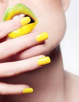 Желтый маникюр: как и с чем носить 