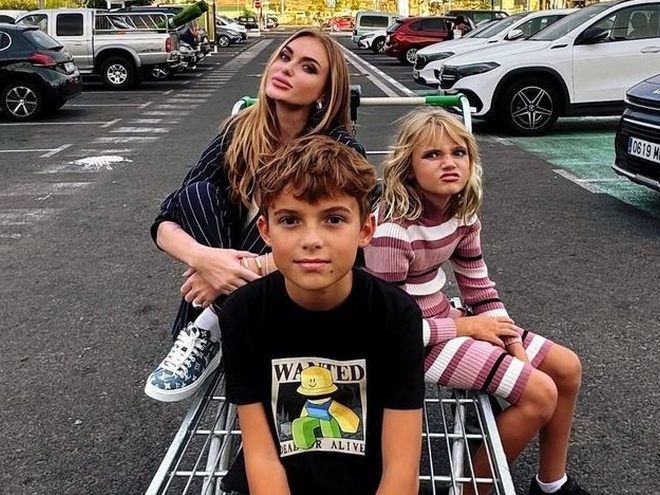 Слава Камінська показала рідкісні архівні фото дітей та колишнього чоловіка