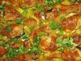 Куриные голени в сметане с картошкой Куриные голени в сметане с картошкой