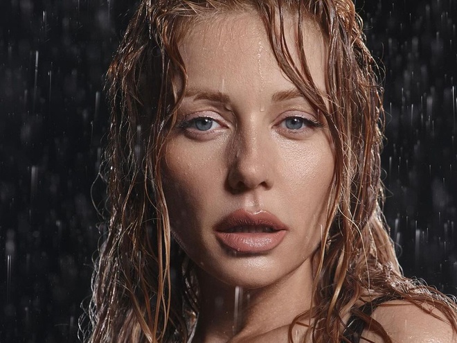 Тіна Кароль у сукні на голі груди влаштувала "фатальну спокусу"