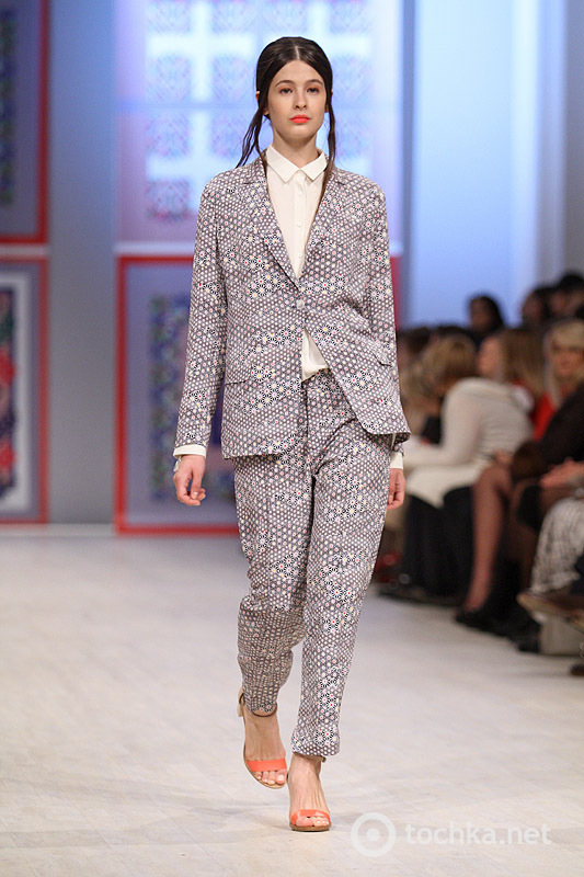 Показ POUSTOVIT 