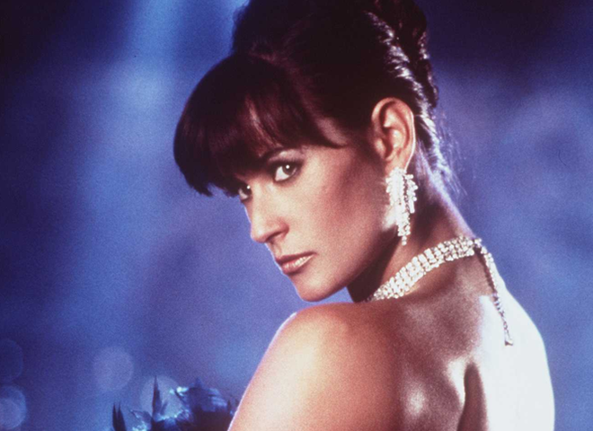 Демі Мур вперше зі зйомок у «Стриптизі» повернула собі чубчик — фото