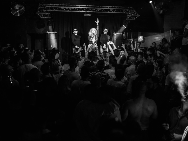 В киевском гей-клубе состоялось первое сольное выступление Миши Романовой