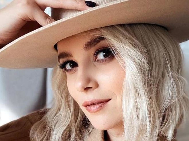 «Вірю в дива»: Міка Ньютон заговорила про материнство після боротьби з раком яєчників