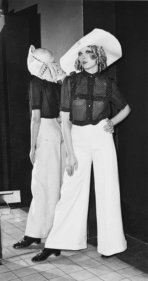 Брюки с широкими штанинами