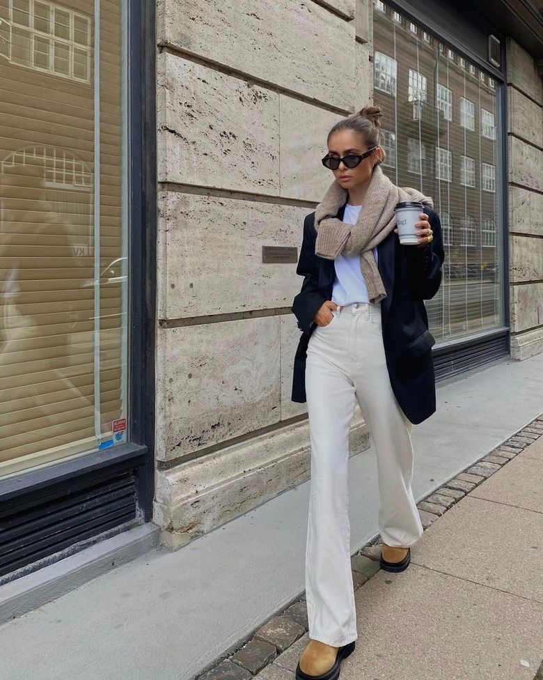 Джинсы свободного кроя — модный тренд 2021