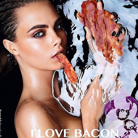 Кара Делевінь і бекон