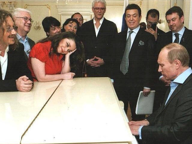 Королева, Кобзон и другие