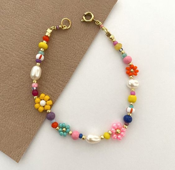 Украшения из бисера — тренд летних аксессуаров