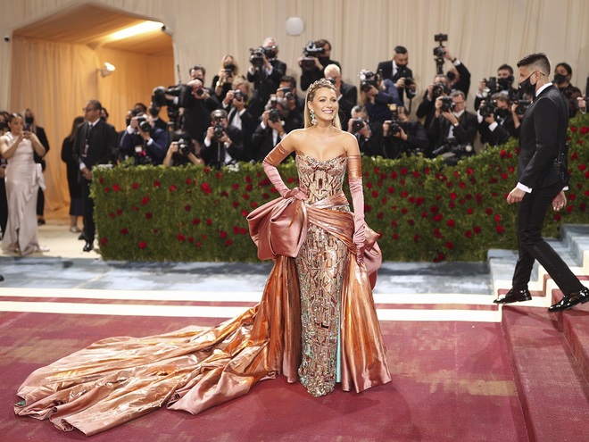 Блейк Лайвлі віддала свою сукню з Met Gala-2022 на виставку в Кенсінгтонському палаці