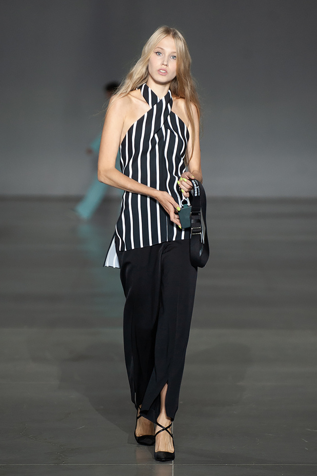 Показ Elena Burenina на Ukrainian Fashion Week noseason sept 2021