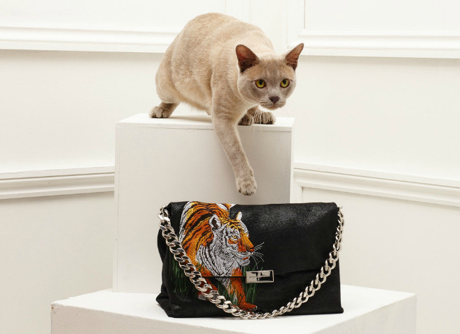 Stella McCartney Fall 2016 accessories
