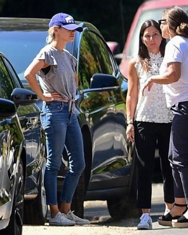 Мила Кунис покрасилась в блонд