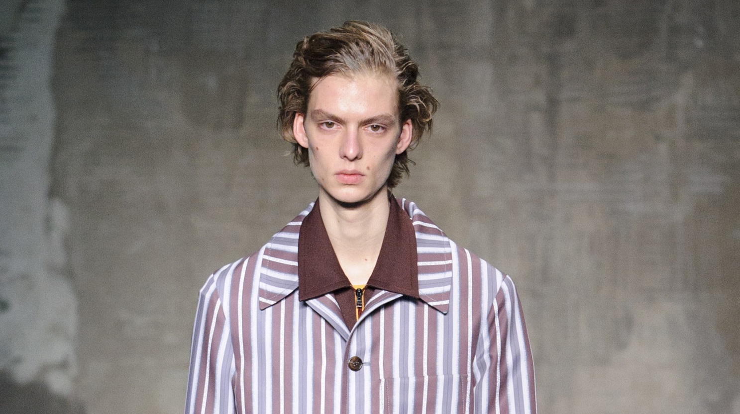 Модные мужские стрижки 2017: волосы зачесанные назад