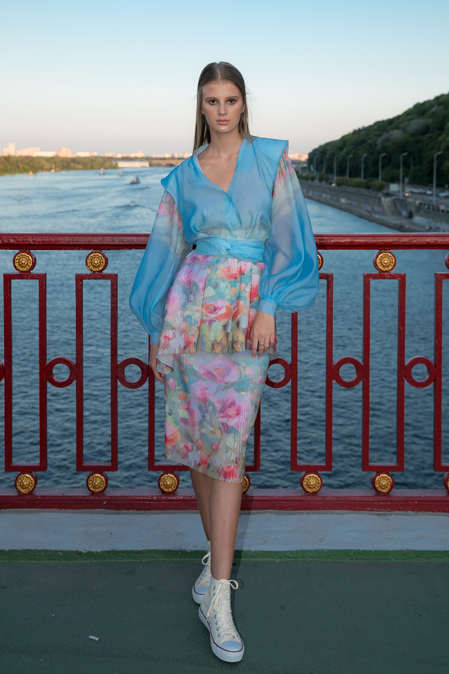 Fashion Show SEREBROVA SS20 на Пешеходном мосту через Днепр: фотоотчёт