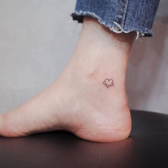 Красивые маленькие татуировки для девушек на ноге