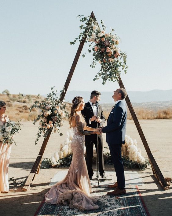 Виїзна церемонія: 15 весільних арок, побачивши які ти захочеш заміж