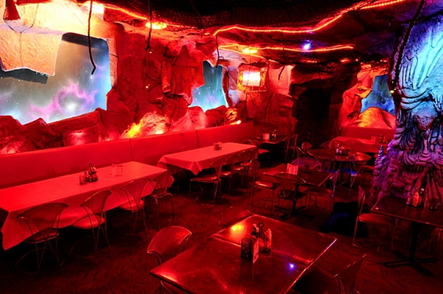 Где почувствовать себя космонавтом: Mars2112 - ресторан в Нью-Йорке