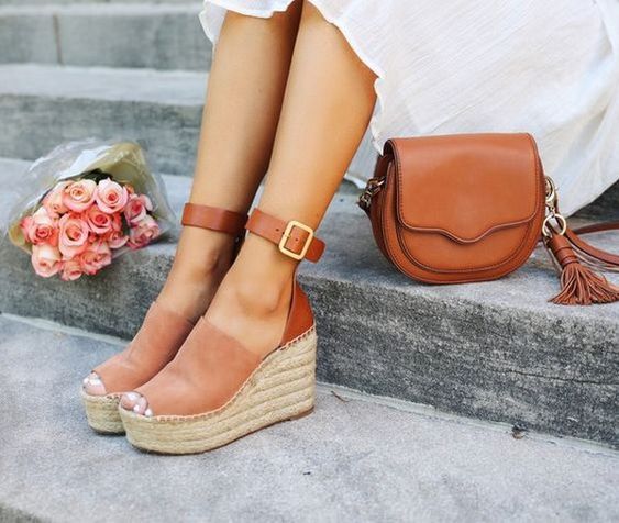 Сексуальная летняя обувь на танкетке