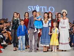 New Names: показ SVITLO