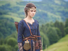 Поппі Дрейтон у фільмі "Захар Беркут"