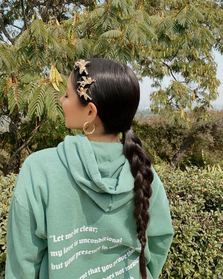 Легкое плетение — прическа на Новый год 2021