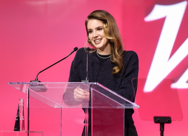 Лана Дель Рей відповіла на чутки про пластичну операцію