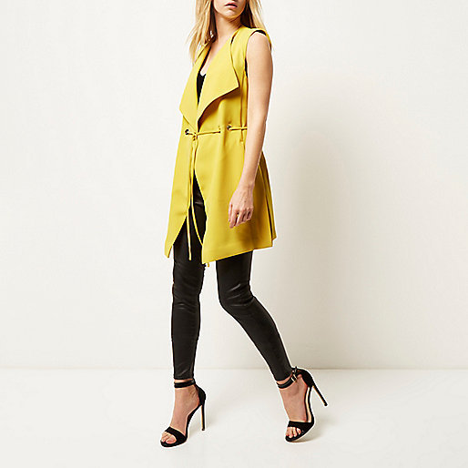 Street style образи з модним кольором весни 2016 (купити)