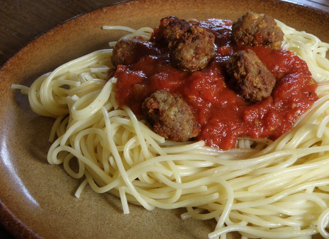 Вегетаріанські спагетті з грибними фрикадельками від Алекса Якутова