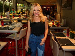 Кайлі Міноуг