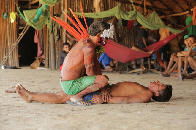Дмитрий Комаров стал первым в мире журналистом, который попал к дикому амазонскому племени Яномами