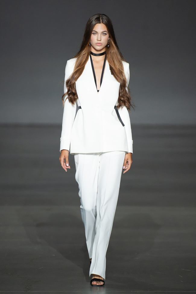 Показ Elena Burenina на Ukrainian Fashion Week noseason sept 2021