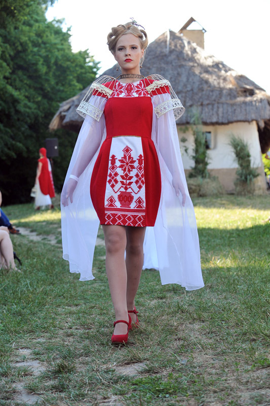 Коллекции Этно-fashion на фестивале «Країна Мрій»: LARA KIM