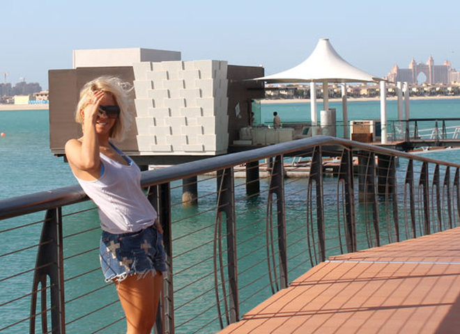 девушка блонда