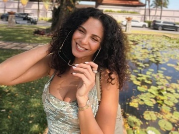 «Коли нарешті наодинці з собою»: Каменських у бікіні знялася в басейні