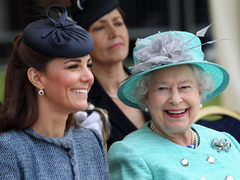 Єлизавета ІІ та Кейт Міддлтон