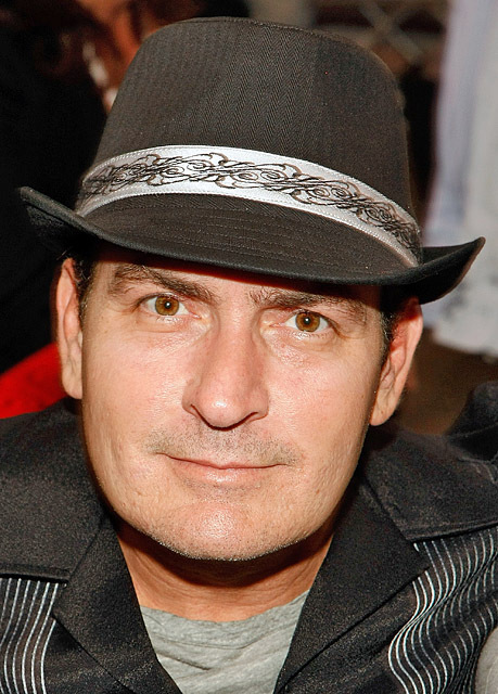 Чарлі Шин пред'явив позов на $ 100 млн