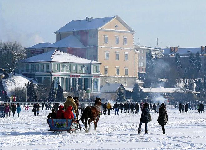 Чарівна зима в містах України