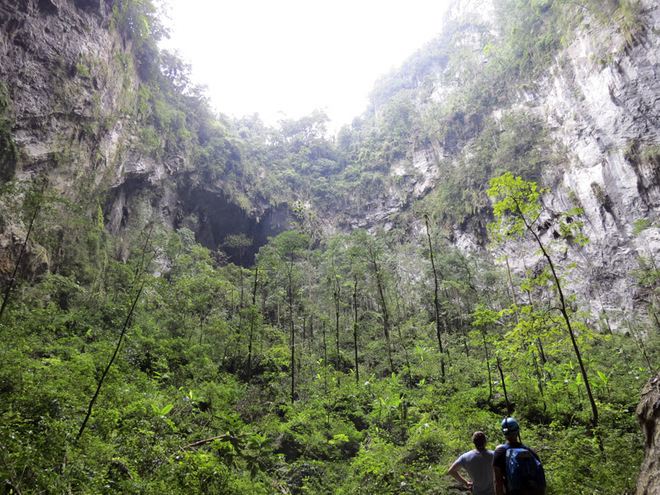 Самая крупная пещера в мире: тайный мир Шондонг