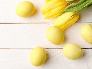 Как красить яйца куркумой