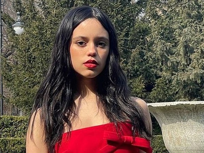 Зірка серіалу «Венздей» Дженна Ортега запостила відверте фото