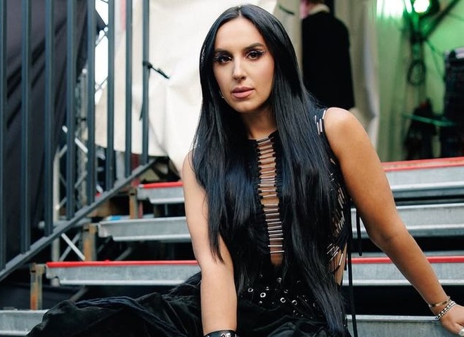 Відома співачка травмувалася через падіння зі сцени