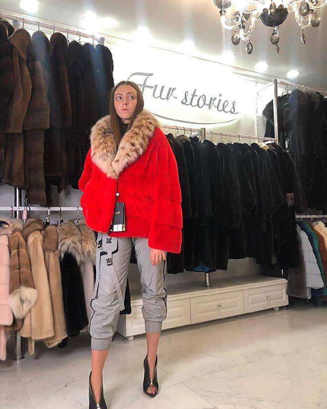 Маша Полякова в шубе