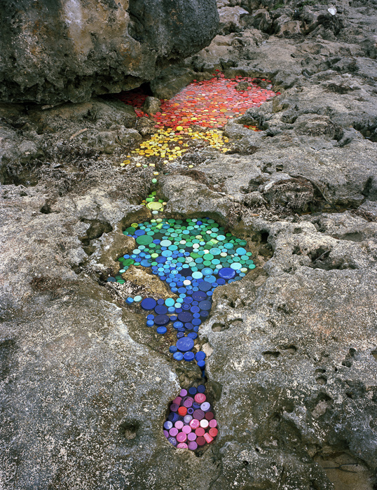Сміттєвий арт: художник створює інсталяції зі сміття, знайденого на березі океану