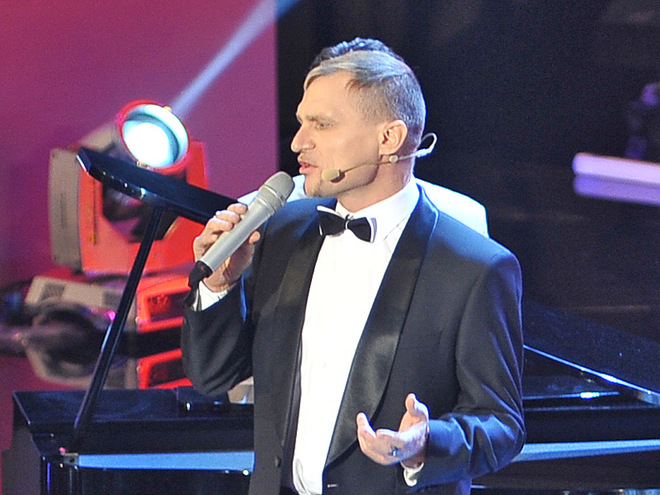 Скрипка коротко постригся