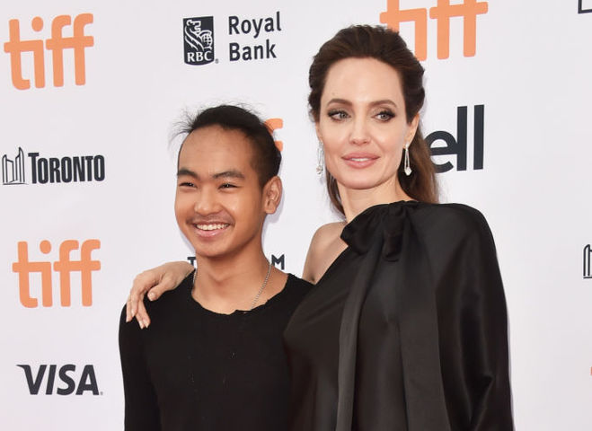 Анджелина Джоли с сыном  Мэддоксом