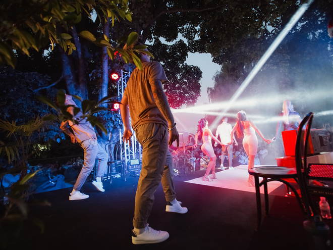 Киевская Точка G: On I Ona впервые создали иммерсивное шоу в ботсаду