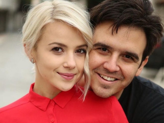 Міка Ньютон вперше за 8 років приїхала з чоловіком в Україну та одразу ж потрапила під обстріл