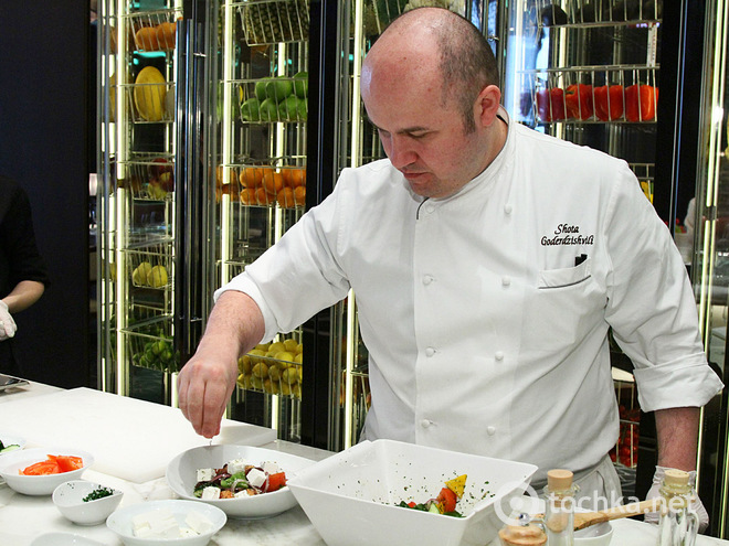 греческий шеф повар. винотеррия ресторан анапа. шеф готовит. греческий шеф повар. греческий шеф повар.